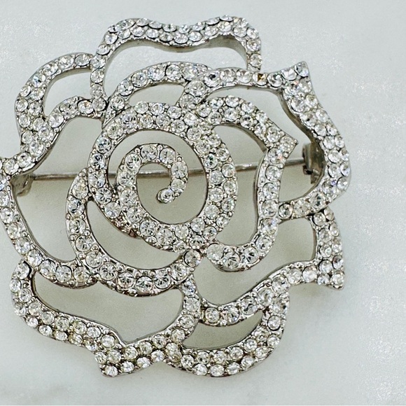 Vintage Pave Rose Pin Brooch Silver-Tone Openwork Rhinestone Flower Estate Bling - Picture 1 of 6